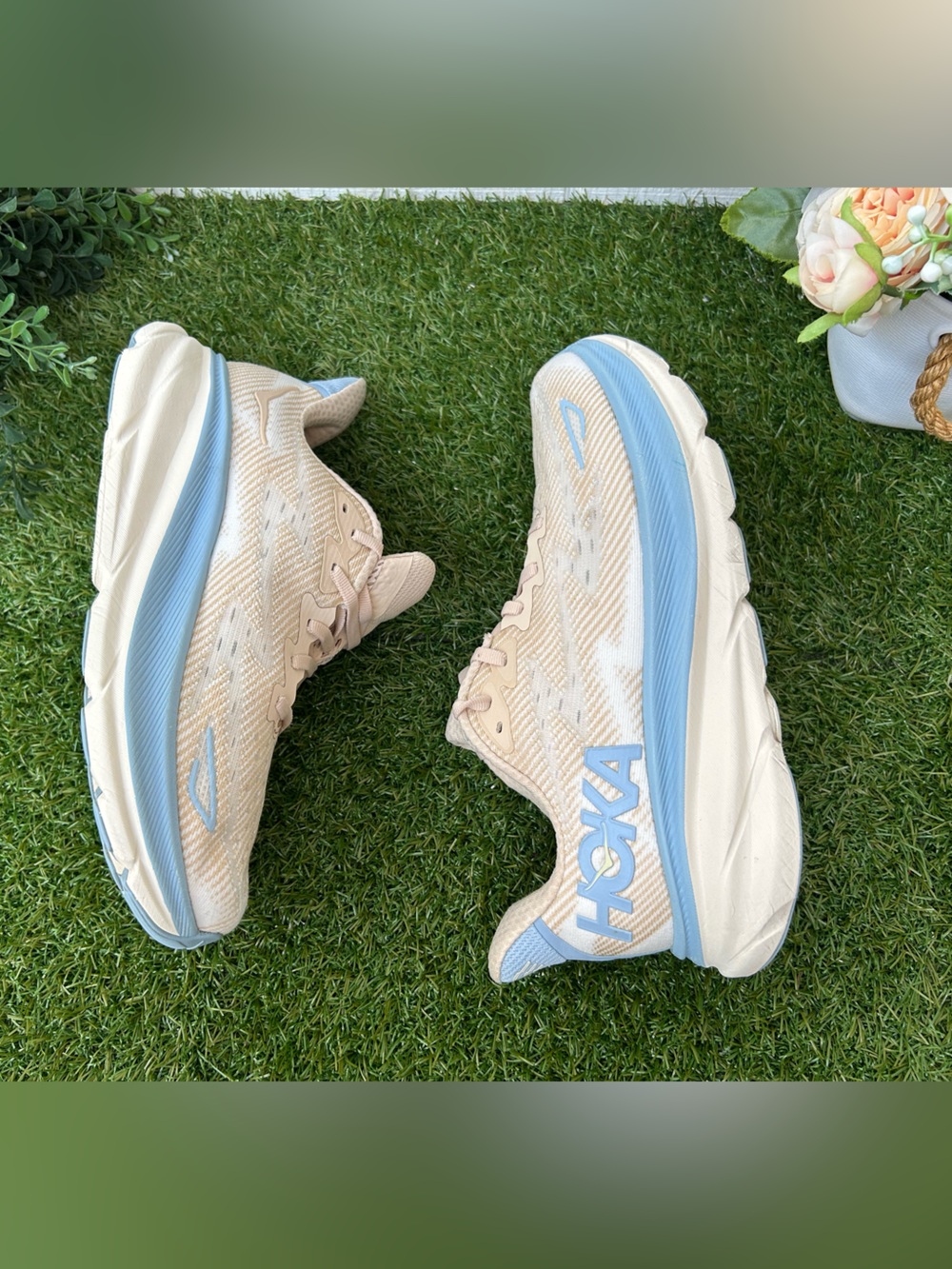 HOKA Clifton 9 women | EVERYDAY RUNNING
size 8 gently used Color: Oak / Alabaste - Picture 6 of 16